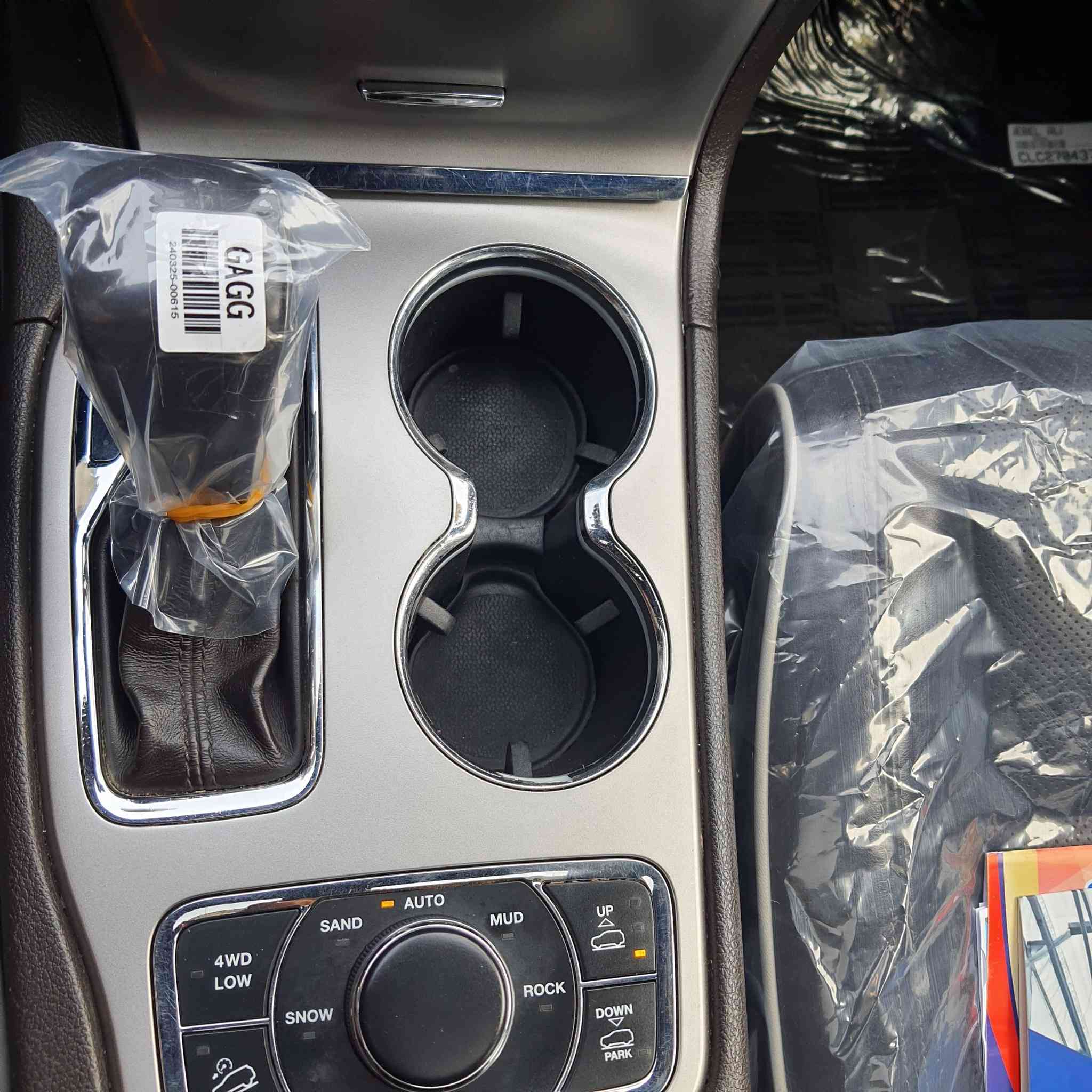 السلام عليكم
جيب اوفر لاند خليجي
وكالة هارلم
موديل 2019
العداد 39000 الف
السياره جديده جدا
السياره بدون صبغ
السياره ثلاث شاشات
جكات / جلد
فول  1/1
للمعلومات او الاستفسار
الاتصال ب الرقم
***********
***********
