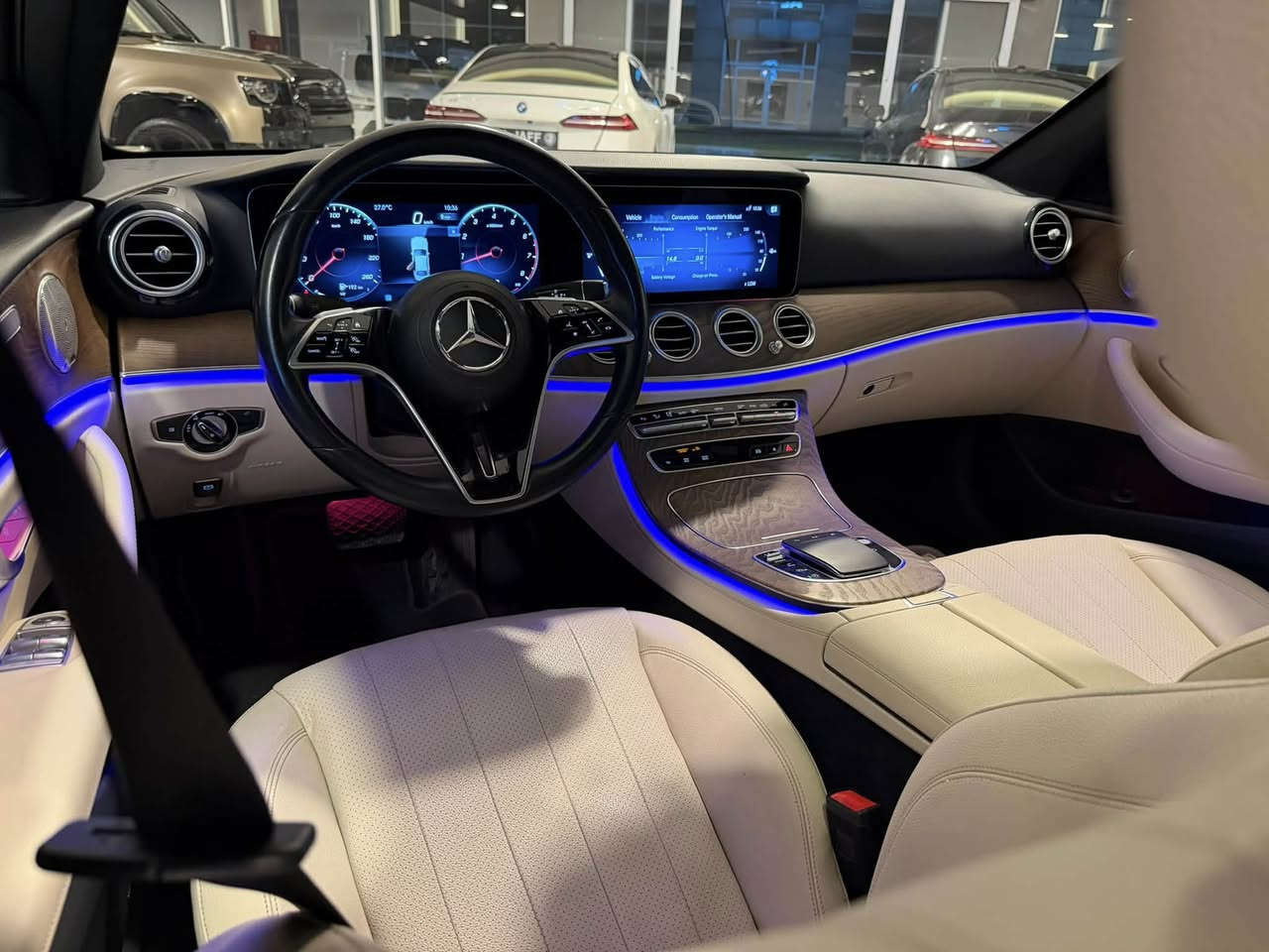 السلام عليكم 
سعر جدا مناسب🔥🔥
للبيع مارسدس E350 AMG موديل 2022 ماشيه 18 الف لونها نيلي 
فول الفول بانوراما وكامرات 360 درجه وكشنات جلد وخزن وكهرباء وتدفئة ورادارات وحساسات وبصمات وصندوك كهرباء وبعد كلش هوايه مواصفات 
وراد امريكي بيها بس بنيد صبغ الباقي مكفول وگير ومكينه بشرط وصفر مسج ومسجله بشركة BCM سيرفس كامل 
السيارة رقم وفحص وهزه جديد
السعر : 335$ ورقه 
للاستفسار :***********   كاوه جمال
العنوان: السليمانية المعارض الجديده معرض(الجاف)
