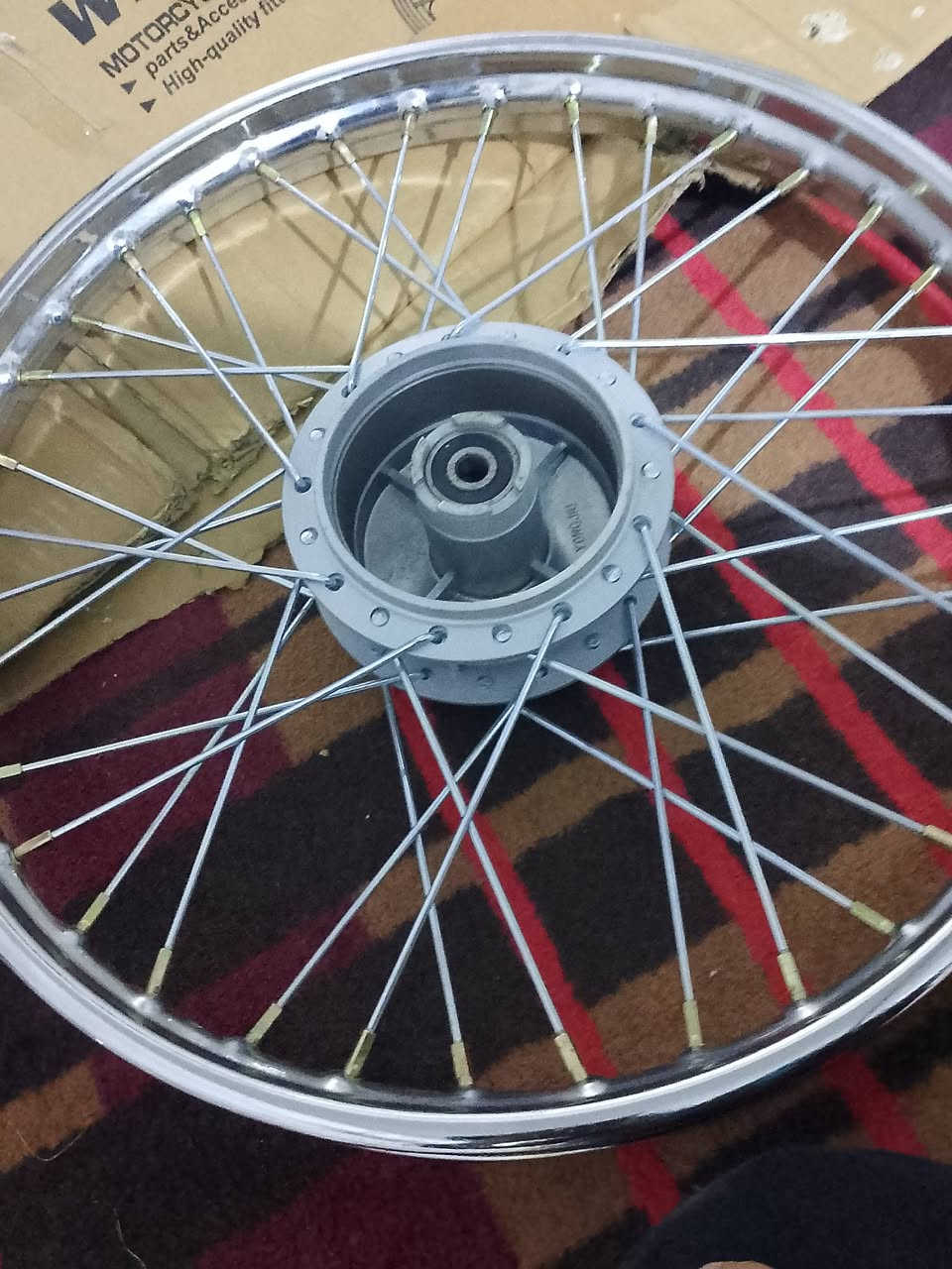 السلام عليكم حبايبي 
ويل اصلي ثقيل شرط اذا مو الثقيل لاتاخذة ويل امامي خلفي 
كابريتر 7 الوان 
واير بريك واير سكليتر 
زائد شاصي كامل ماشات خلفي امامي 
واتساب ***********
