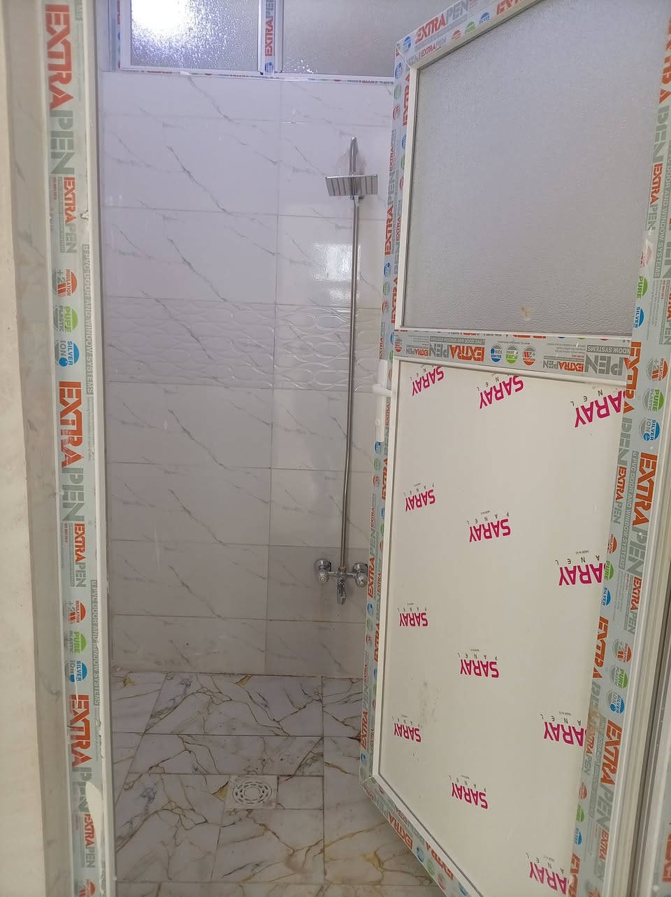 دار للبيع 100متر مربع 10×10بناء جديد منطقه خمسه وخمسين سعره40مليون زراعي ***********
