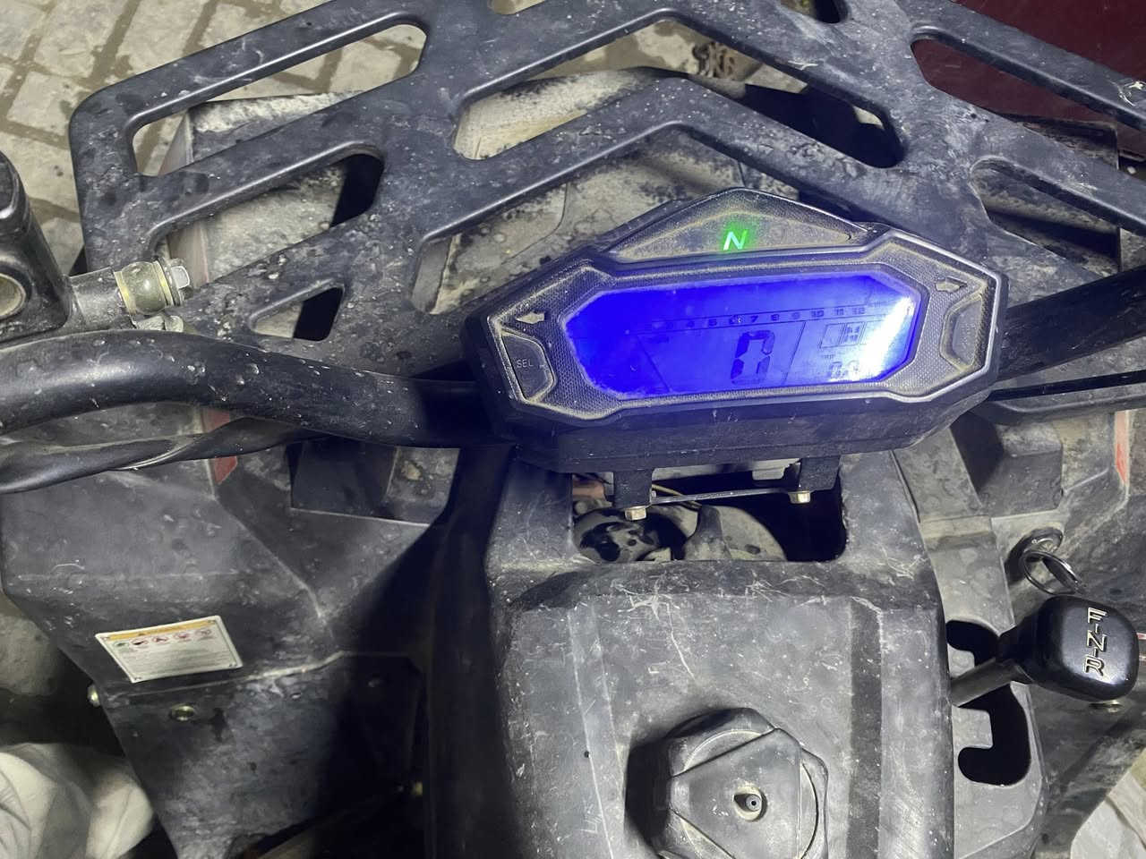 سلام عليكم دراجة رباعية لبيع أو مراوس سكني جبلي سعر 900 كير وتماتيك بك خلفي R ودفع اماميF
محرك كبير 150 سيسيCC تفاصيل
***********
