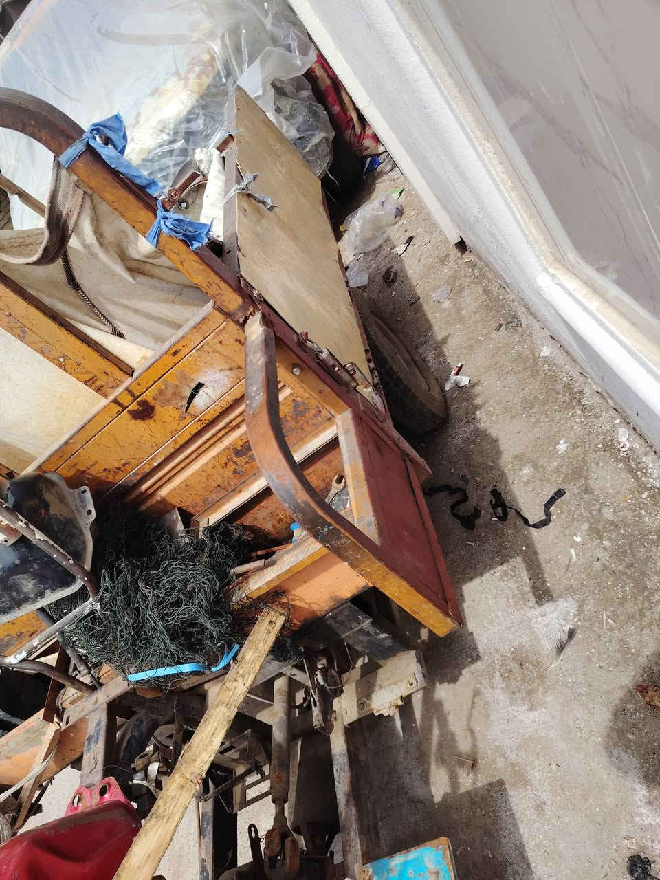 ستوته للبيع شغاله نكره ٢٥٠ وبيها مجال بغداد الشعله الخطيب الزراعي محركها ٢٢ ***********
