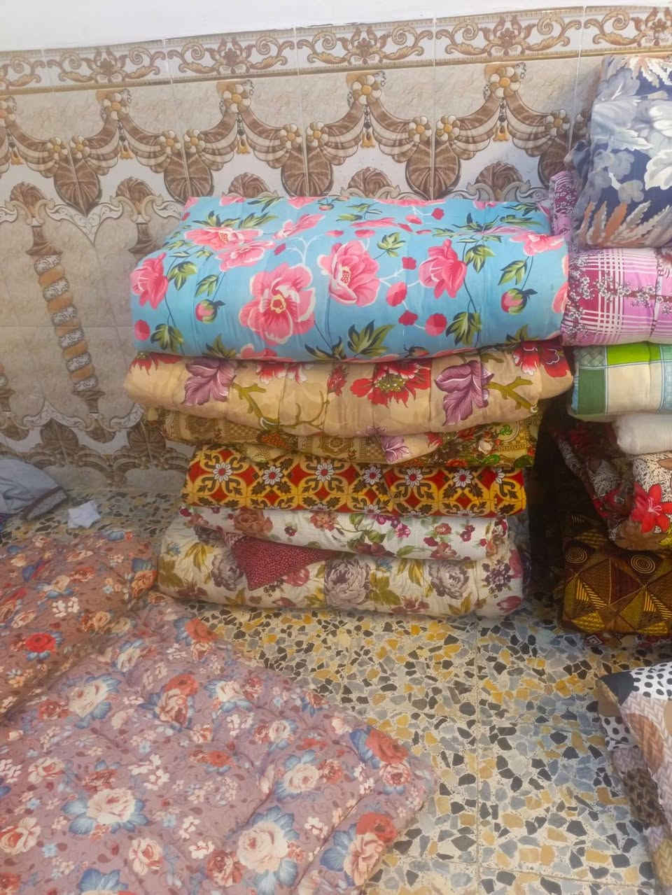 جودليات مستعمل اخو جديد ب6القطعة ***********بي واتساب وعندي بطانيات قطعة ب 9وبيه مجال للياخذ كميه
