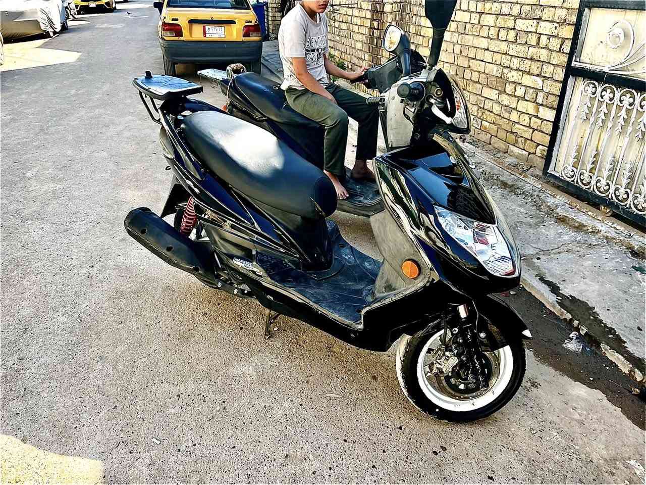 السلام عليكم
شباب سكنس فحل مثل ماموضح بالصور 
نوزل سكليتر خطين قبغ مسح دراجه حلوه ونضيفه طلاعات بيهه تلحيضات بسيطه سعرهه ٦٠٠ وبيهه مجال مكاني بغداد الشعب حي البساتين ***********
