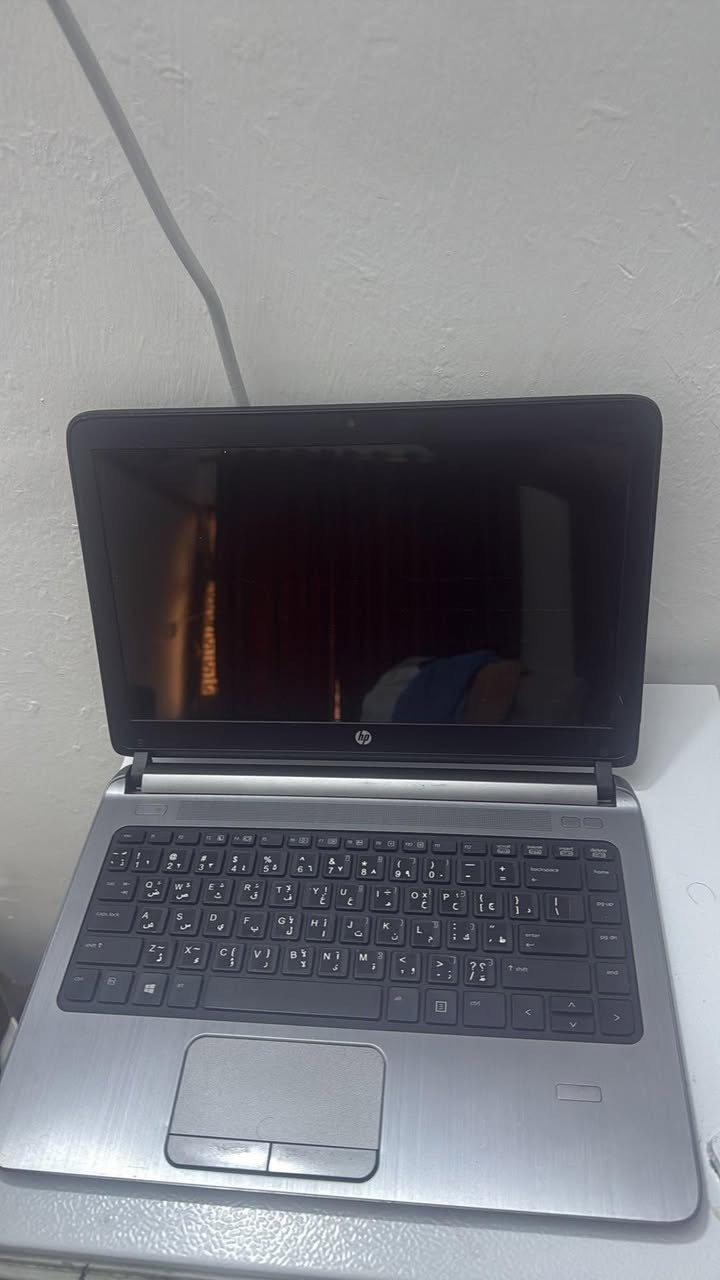 Hp probook 430 G2
Ram 4gb
Hard 500gb
شاشة 13.3 لابتوب صغير
Core i3-4th generation 
الظهر مالتها اللي يلزم الهارد مكسور
لابتوب شغاله وكاملة قيم السعر باللي يرضي
***********
