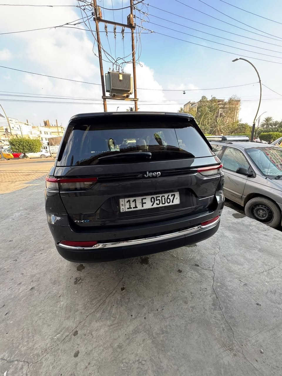 السلام عليكم
للبيع 2024 Jeep Grand Cherokee, Limited 4Xe
عداد :25.000ml
داخل جلد أسود
بانوراما
تحكم بالستيرن
شاشات عدد 3
شاشة كبيرة
كراسي امامية كهرباء
ميموري كرسي السائق
تدفئة مقاعد امامية
تدفئة مقاعد خلفية
تدفئة ستيرن
خاصية دخول بدون مفتاح
كاميرا خلفية
رادار امامي 
رادار جانبي
تحديد مسرب 
مثبت سرعة تفاعلي
تشغيل عن بعد
باب الصندوق كهرباء
نظام STOP/START ENGINE
نظام صوت ALPINE
حساسات خلفية
اوتو بريك خلفي
هاند بريك كهربائي (بصمة)
اضوية امامية LED
اضوية امامية زينون عالي/واطي
كشافات ضباب زينون
4 وضعيات قيادة
اضوية خلفية LED

موقع السيارة: بغداد
للاستفسار :***********
                                                ***********
