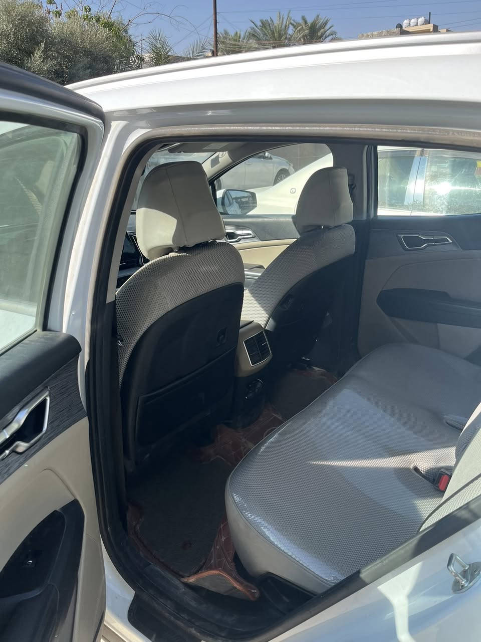 السلام عليكم سبورتج 
نص موصفات موديل ٢٠٢٢ 
مكفوله عدا شخط موضح بالصوره 
ماشيه ٤٥ الف 
بعده بالضمان مال الشركه 
السعر ٢٠٤ 
***********
