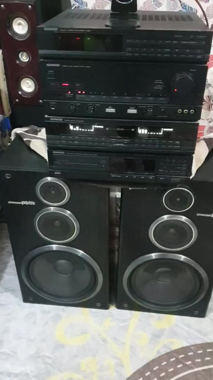 سستم كنوود ١١٠ فولت مع سماعات بايونير  مع محولة  موضح بالفديو والصور  السعر ١٤٥ الف الحلة مهندسين الاتصال على الخاص او موبايل  *********** يوجد توصيل
