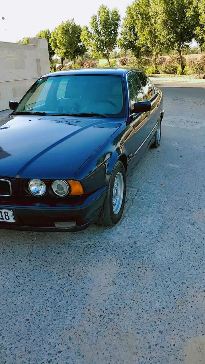 السلام عليكم BMW 1991
 مكينة مسكر تك فانوس حاوية قبل سبوع شادهة 
السيارة صبغ عام بدون حادث 
رقم بغداد سنويه وهزة جديد بسمي 
تخم تاير جديد صدرامامي جديد 
باتري جديد ادامة منضومة وقود كاملة
مروحة كهرباء تبريد شغال 
كهربائيات كلها شغاله 
السعر 58 وبيها مجال 
مكان السيارة بغداد ***********
