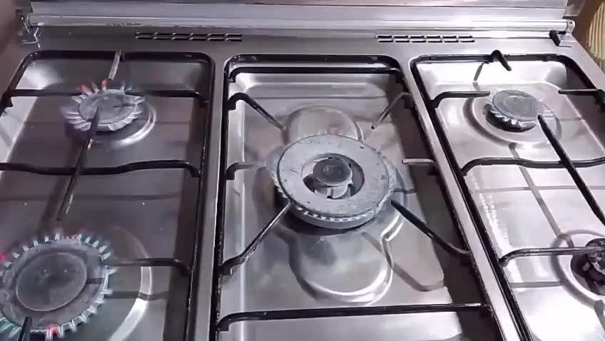 طباخ مال بيت ايطالي ماركه اصلي العيون شغاله فقط العين الصغيرة بيه خلل اما الفرن ممستخدم جديد. 

فقط الشراي يتفضل خاص ويوجد توصيل


**إذا كنت صاحب هذا الإعلان وتريد حذفه لأي سبب، رجاءا أرسل رسالة إلى الدعم الفني**