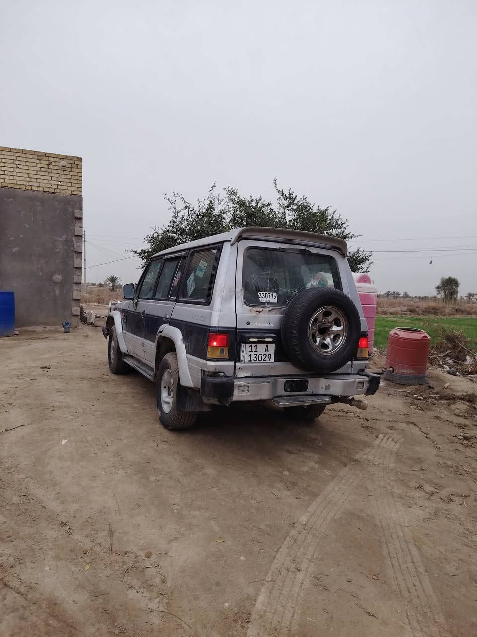 السلام عليكم كالوبر 93 محرك بطكه اوتو  ثنين ونص رقم بغداد انكليزي حداديه جديد تايرات انضاف مكاني الحمزه الغربي رقمي *********** السعر 35 وبيها مجال
