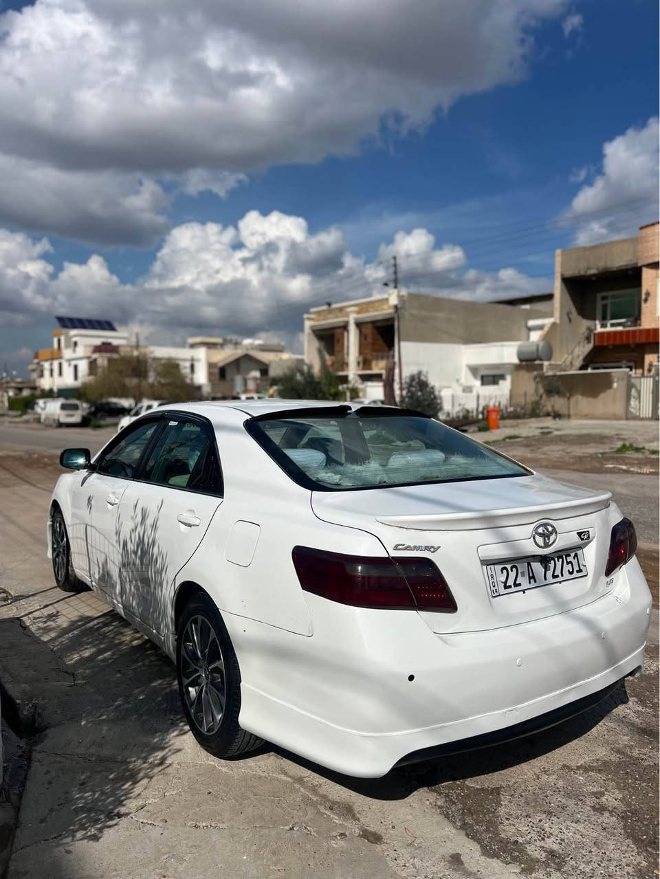 Toyota Camry 2008
گيرومه كينه و ته بريد به شه رت  
ره قه م باريكه 9وه ره قه غرامه ى له سه ره 
دواى مه عمه له بوت ده گه رينمه وه 
جوارتايه و ويلى لوكى له ژيره 
نيو ده رگاى بوياخه بى ليدان 
پشت و پيشى به شه رت 
يه ك دينار مه سروفى نيه 
*********** أربيل, العراق
