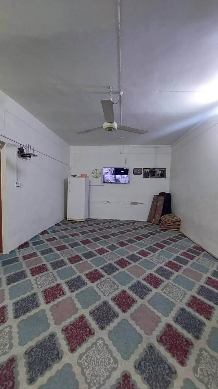*********** اكرم للعقار
==================================

        دار للبيع المساحة 145 متر  طابو صرف 

         حي ميسان قطاع 24 على شارع 12 متر 
                                         
==================================                              
                         
      يحتوي ع/ غرف عدد 3 وصالة ومطبخ وأستقبال

        وصحيات داخلية وخارجية ومكشوفة وكراج        
                                        
                 السعر 140 مليون وبي مجال                      
            
للاستفسار الاتصال بالرقم  *********** وات سآب 

  او مراجعة المكتب/ عنوان المكتب النجف الكوفة 

  حي ميسان شارع الكيات مقابل سوك حي ميسان
