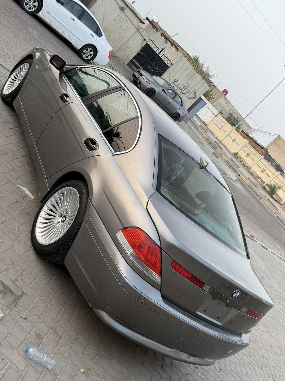 السلام عليكم بي ام باخره موديل ٢٠٠٢ اصل رقم بغداد تحويل ثاني يوم سياره ما متعوبه وما تخسر عليها ربع سعرها ١٢٥ والمعلومات هاذ رقم تليفون ***********
