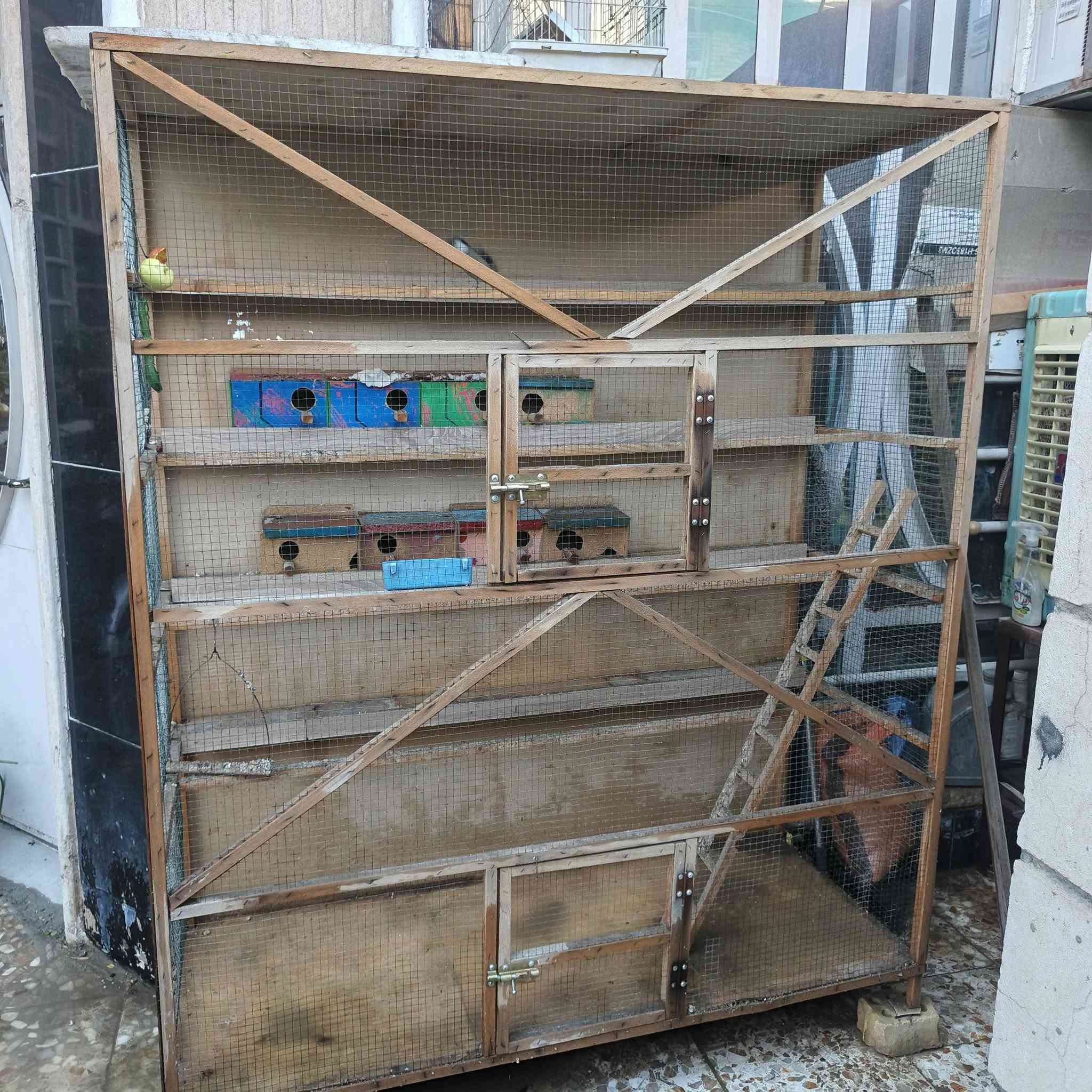سلام عليكم قفص حجم جبير العرض 170طول 190عمق60 
سعر 125وبي مجال عنوان الامين ثانيه الاتصال ***********

