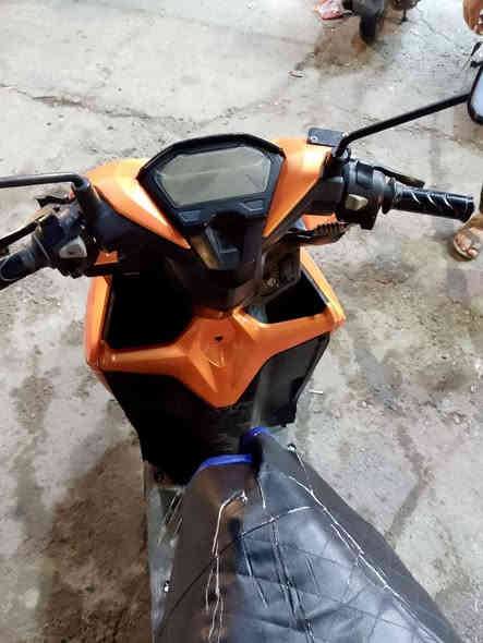 السلام عليكم للبيع دراجه نضيفه نكره هندر بكل وكت سرعتها ١٦٠ وين متريد روح بيها روح دراجه حيل قويه السعر ٣٠٠ وبيها مجال رقم الهاتف *********** المكان بغداد الشعب
