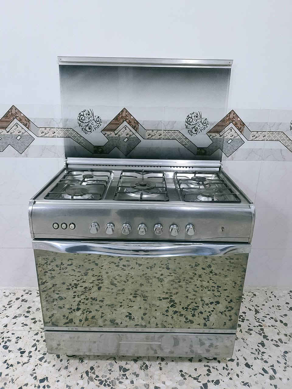 طباخ مصري يونيفرسال نضيف جدا شوفت عينك كامل مابيه اي نقص ع فحص تاخذه ناره زركه عاليه


**إذا كنت صاحب هذا الإعلان وتريد حذفه لأي سبب، رجاءا أرسل رسالة إلى الدعم الفني**