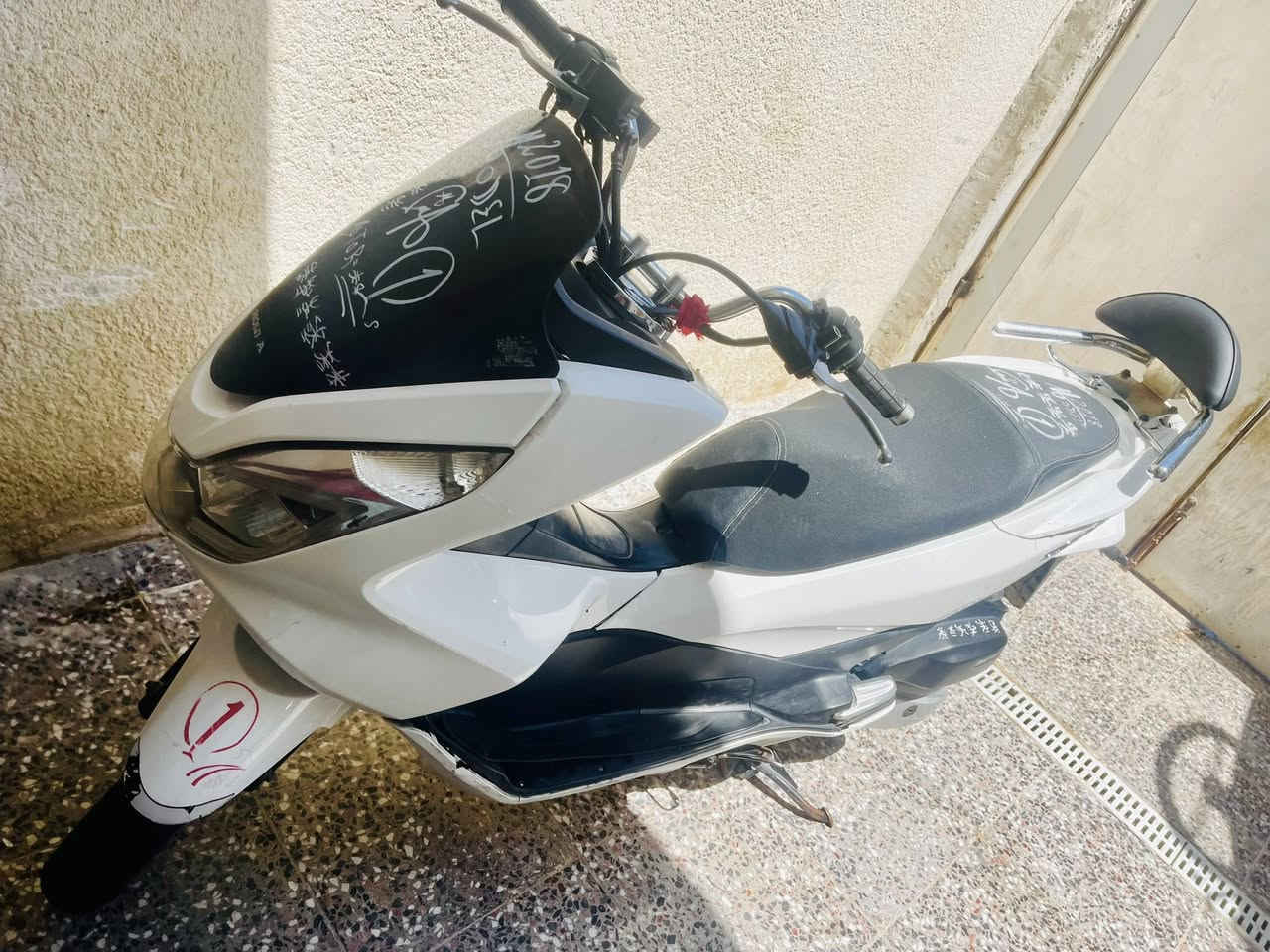 السلام عليكم 

*للبيع – دراجة PCX الجيل الثاني*

- *النوع*: PCX ياباني جيل ثاني
- *الحالة*: مكفولة ونظيفة
- *السعر*: 1,800,000 دينار عراقي وقابل للتفاوض للجادين فقط
- *ملاحظات*: دراجة جاهزة، ما تحتاج أي تصليح

للاستفسار والاتصال: [***********]  
المعاينة: [بغداد/مدينة الصدر]
