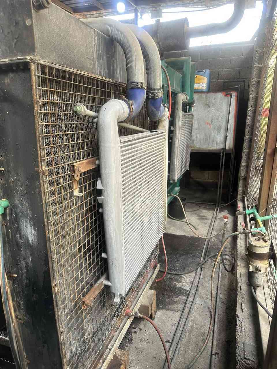 السلام عليكم مولده افيكو حجم 137سوبروسط استندر بخار قليل شاصي ناصي راديتر وكلر جديد توليد ستامفورد 350 كيفي مكان بغداد ام الكبر والغزلان خلف كراج ابو الريش رقم التليفون ***********.   السعر 85$
