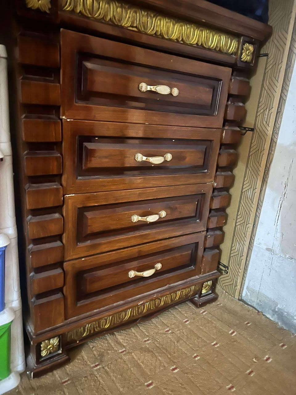 سلام عليكم مكلف بل نشر غرفة تركيه للبيع السعر 350 الف اي استفسار ***********
