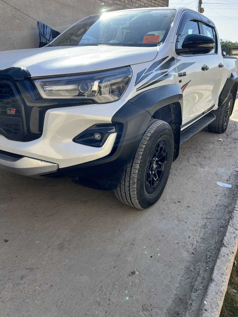 السلام عليكم بيكم هايلوكس جي ار فول مواصفات ماشي 28 الف بأسمي سنويه وارقام جديده سته سلندر كامرات محيطيه 360 درجه رادار كشن كهرباء شفتات بل ستيرن زنون اقتصاد بانزين كفاله عامة من الصبغ بيها بارد صبعين بخشم جاملغ موضح باصوره العنوان بغداد *********** السعر ٤٢٥ وبيها مجال
