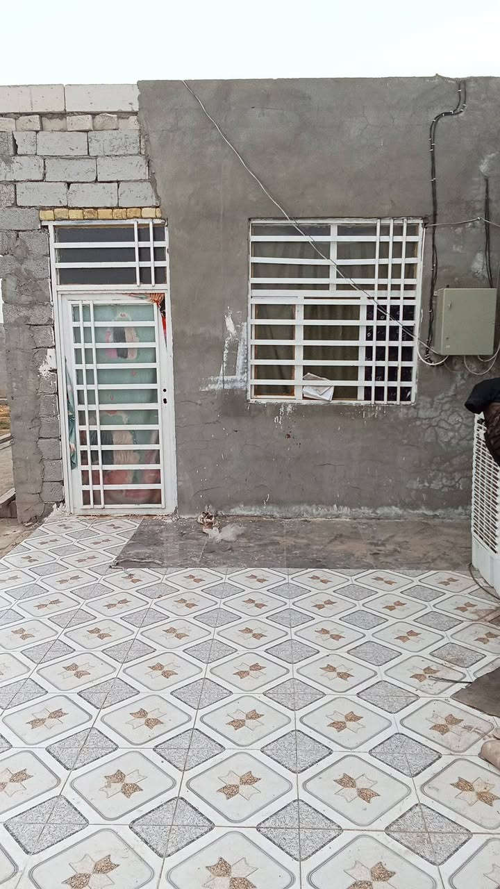 للبيع كوفه البوحداري نزلت سيد احمد ابن الحسن مساحتها 1400 مبني بيها مشتمل واستقبال  السعر 50 مليون عقد زراعي ***********
