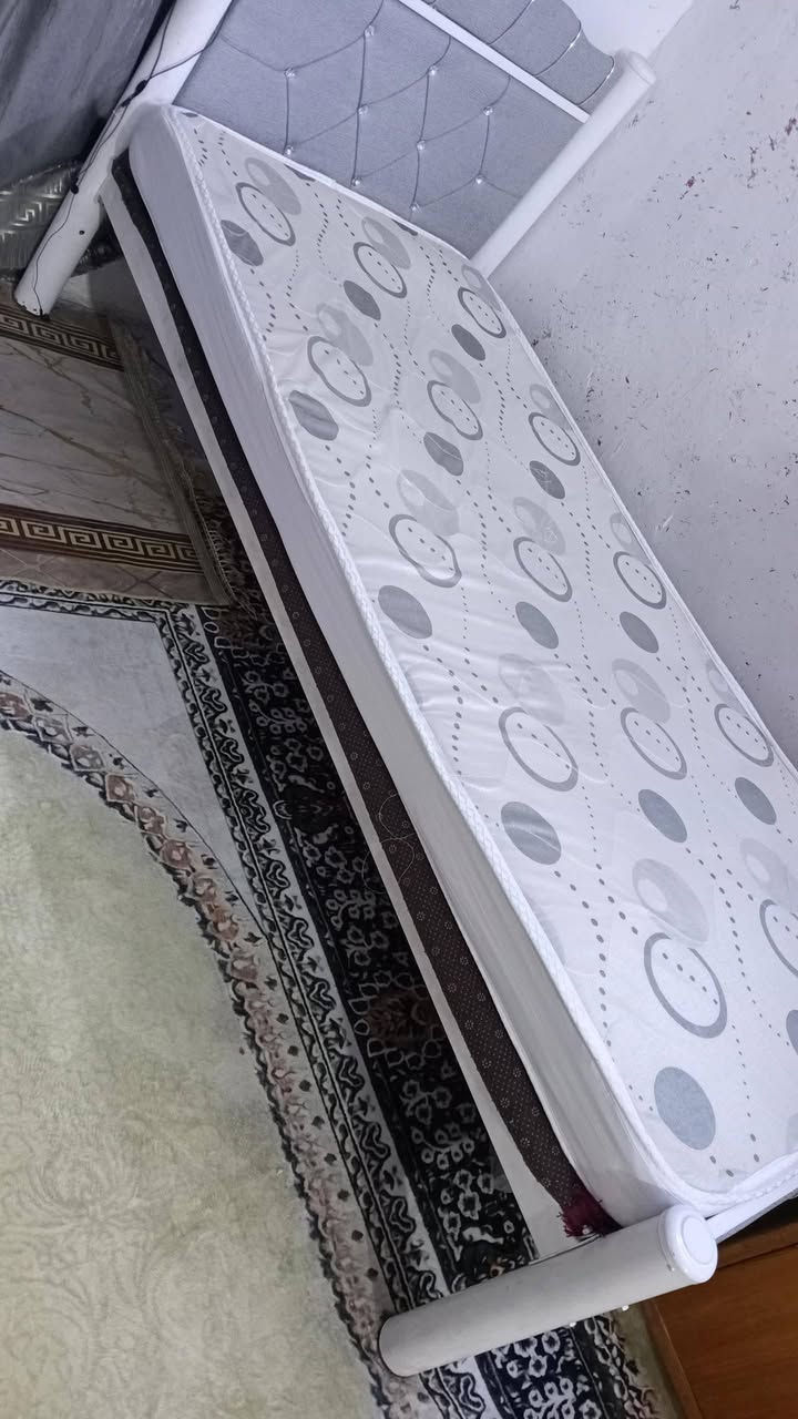 قطعة سرير للبيع 
بسبب ظيق المكان قررت ابيع قطعه وابقي قطعه
السعر مناسب 75الف مع الدوشگ
للاستفساراتصل
***********
