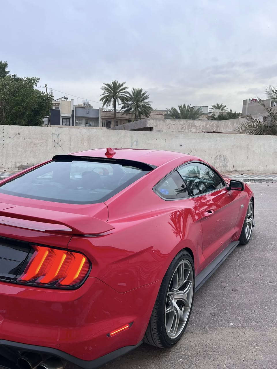 السلام عليكم موستنك جي تي الشكل الجديد للبيع موديل 2022السيارة ماشية 21الف كلو السيارة فول شاشة دجتل كشنات كهرباء تدفة تبريد السيارةبية تزويد دركة ويالة صلنصات السيارة بية صبغ جاملغ امامي وشوية من الباب السيارة ايرباك ما بية شاصي ما بية سعر السيارة ١٩الف   وبية مجال بصيط ***********التصال وتساب
