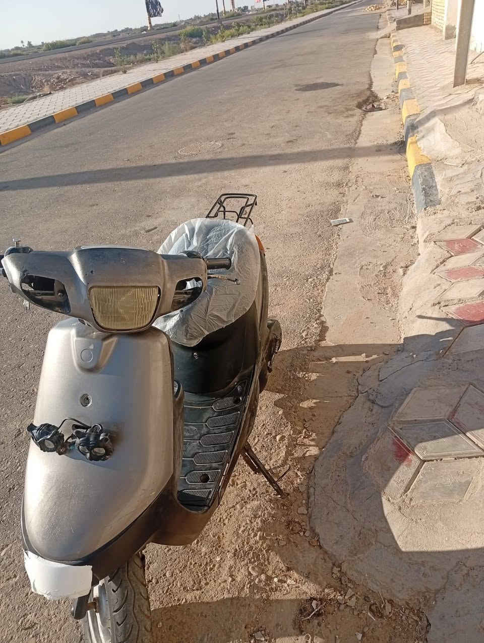 سلام عليكم شباب دراجه بطه لبيع دراجه نضيفه كدام عينيك ما مفتوحه سعر 200وبيه مجال حك جيه***********
