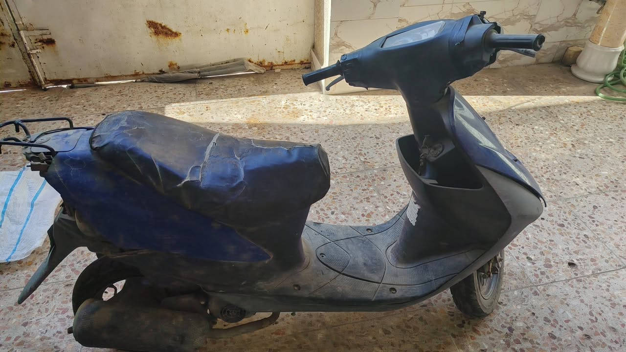 السلام عليكم ورحمة الله وبركاته دراجة ساسوكي البيع  ابيعها طافية هي الدراجة تجفيت جديد وباتري ودبل وتاير ورة جديد والدراجة اوراق والبكلايت الورة موجود والسعر مالتها 175 وبيها مجال بسيط
***********
