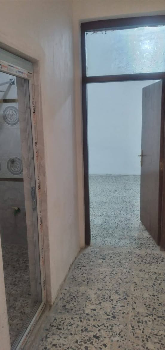 ألسلام عليكم نصف قطعة قطاع ١٢ قريبة عن الداخل مسلح حديثة طابق واحد ٧٢ متر السعر ١٢٠ وبي مجال *********** اتصلو ع صاحب الرقم اني مكلفه بلنشر
