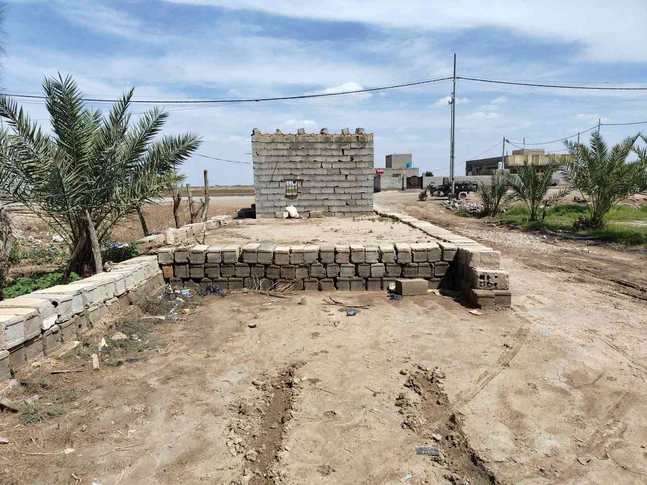 محل للبيع
عرض الواجه 6 متر
طول المحل مع البتلو 25 متر
‏‪0781 809 4907‬‏
