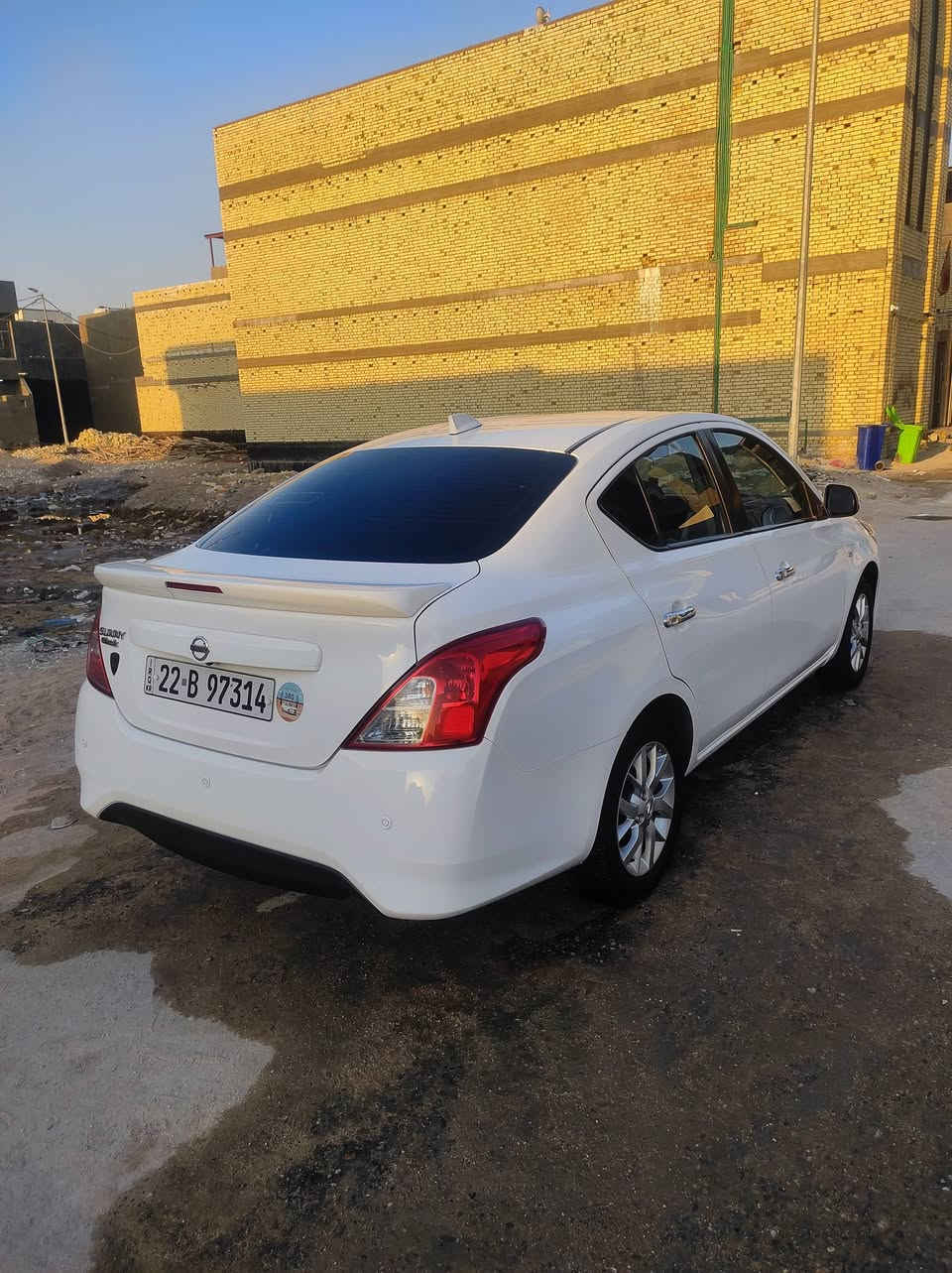 نيسان سني مديل 24 هندي بليته زركه السياره جديده ع وضع الشركه  فول مواصفات كفاله عده بارد اقل الشبر بلمدكر الامامي 
ويل كب 
تبريد خلفي 
جام 4 كهربائي 
4 سماعات
شاشه +كامره 
دوشمه ارضيه 
دوشمه كشنات 
السعر 129 وبيها مجال
رقمي ***********
وتساب *********** مكاني بصره
