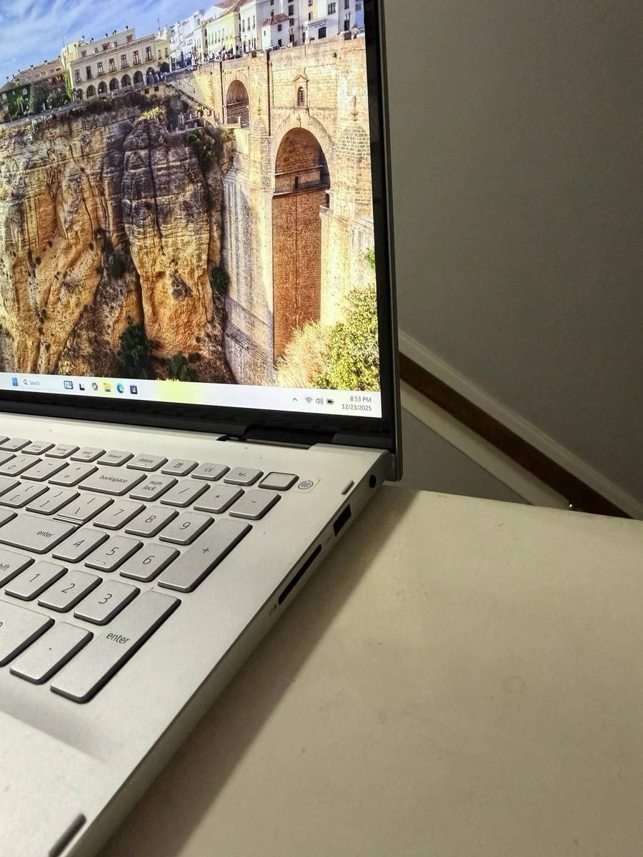 Dell Inspiron 7706_  2 in1(سلم)مفيد للمهندسين
#شاشة حجم 17 
دقة QHD+ (2k) 
كارت شاشة خارجي 2 كيكة
رام 8 
هارد 512 (#m.2 nvme Samsung )
الهيكل ألمنيوم
#شاشة لمس قلاب 360⁰
#شحن سريع 130w.  
#الملحقات الشاحنه الاصلية +جنطة .
بصمة اصبع .
وندوز11 .
المعالج: Intel Core i7-1165G7 (الجيل الحادي عشرU)
.العنوان النجف الاشرف السعر 650 وقابل للتفاوض بشي بسيط.
الملاحظات . 
#مستبدل كيبورد اصلي عربي انكليزي.  لون اسود ..
#نظافة الهيكل الخارج 98٪ 
#نظافة الشاشة 100٪ .

#الشحن ساعتين وفوك .
***********.
عنواني النجف الاشرف .
