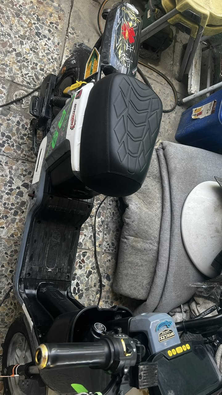 R9 موديل 26 بطاريات جديده وينلي خمس بطاريات صغار الدراجه بحاله نضيفه وماماشيه هواي العنوان الامين الثانيه مجمع ال400
***********
