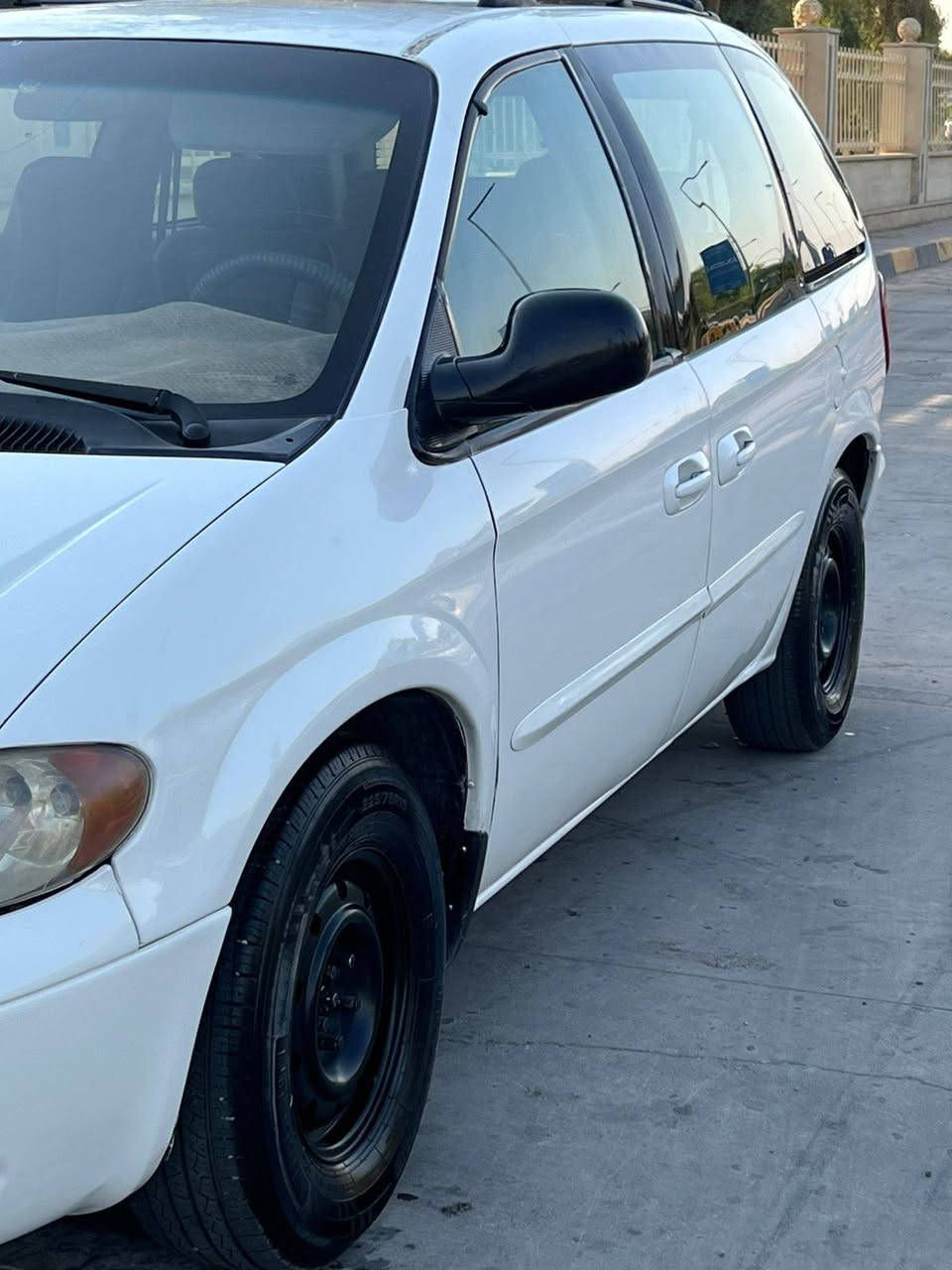 دوج كرفان 2004فول مواصفات 
تبريدشغال تدفئة شغالة 
شاشة كامرة 
صبغ حزام جمالية 
رقم بغداد جديد دولي 
كشنات سياحي 
للاتصال ***********
سعرها 75 موصل, نينوى
