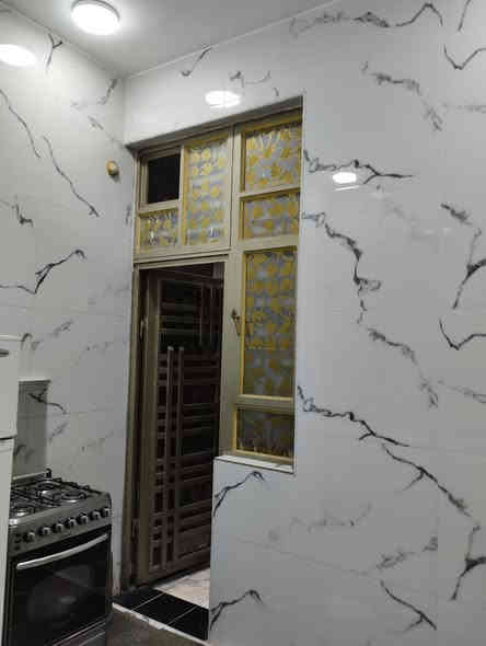 معروض لدينا في المكتب بيت المساحة 100 م طابقين بناءً حديث كونكريت مسلح فول مواصفات مع شقة معزولة خارج البيت ) بيت أستثمار او سكن ) العنوان حي العسكري قرب المخازن مكان كلش حلو وعلى ساحة مع حديقة إمامي البيت ) ملاحظة البيت سعره 235 مليون مطلوب اسكان 60 مليون تقطع من المبلغ بلاش الإتصال على *********** ابو علي الاسدي إذا عجبك المكان تعال للمكتب ويصير خير ان شاء الله بيع مستعجل
