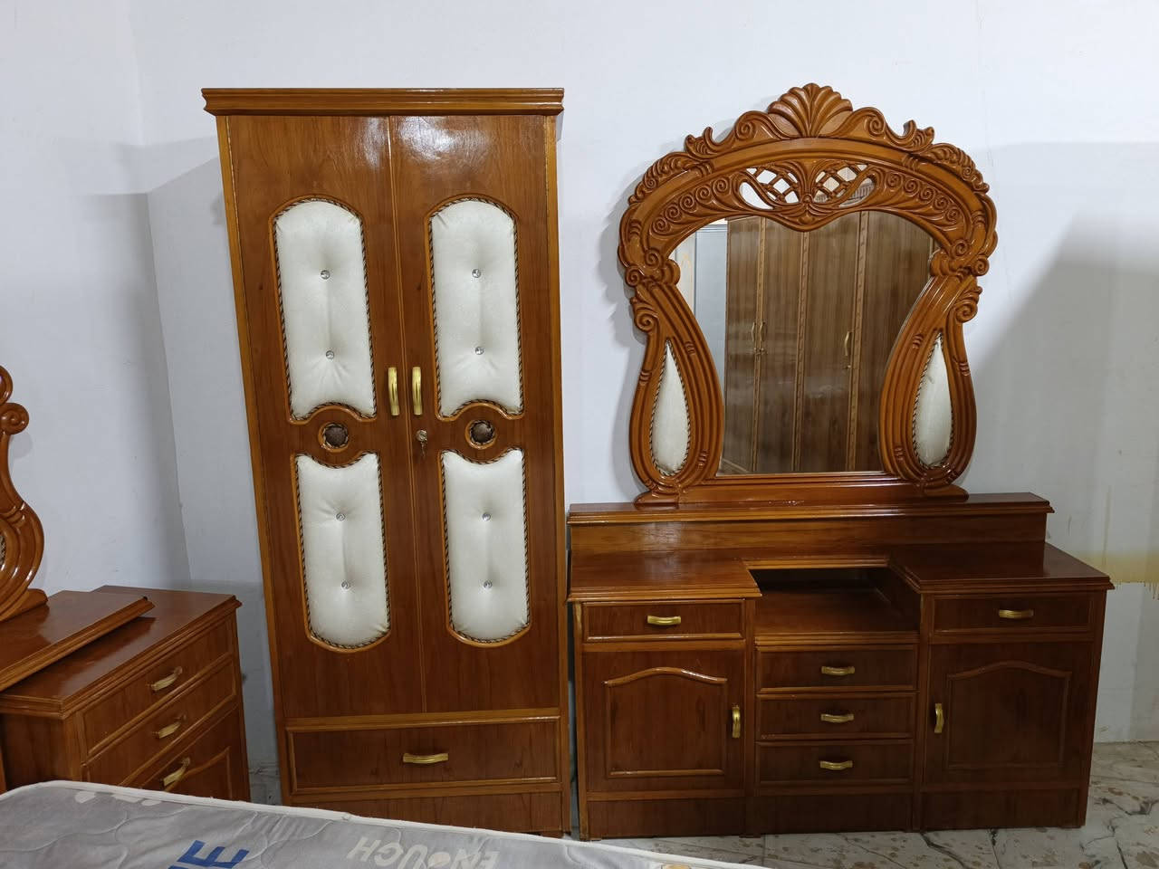 غرفة نوم مستعمل
العنوان تلعفر قرب جامع النور
***********
***********
