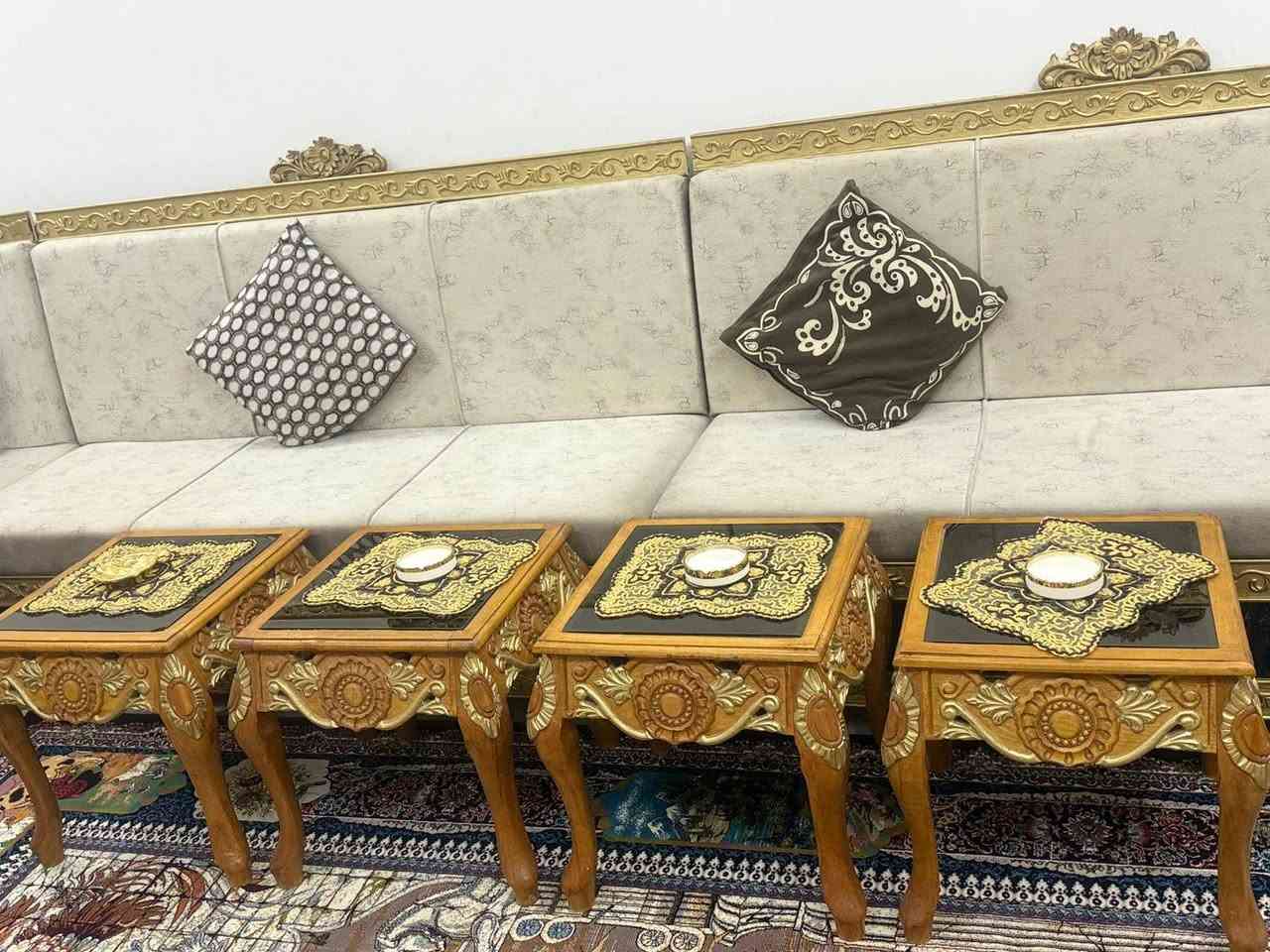 ديوان خشب بلوك جديد لبيع مع الطبلات خشب زان الاتصال على الرقم ***********
