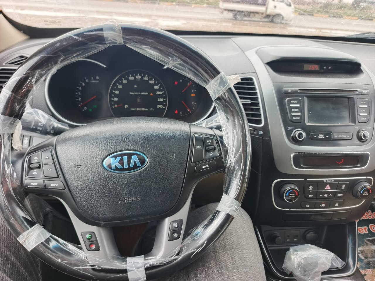 سورنتو 2014 للبيع
بدون صبغ بدون تبديل
رقم بغداد دولي
فول زراق امامي بانوراما 6 سلندر
تخم تاير جديد صدر جديد راتبي جديد يعني السياره جاهزه لكل النواحي
اتصال والاستفسار***********
السعر سعر 185
