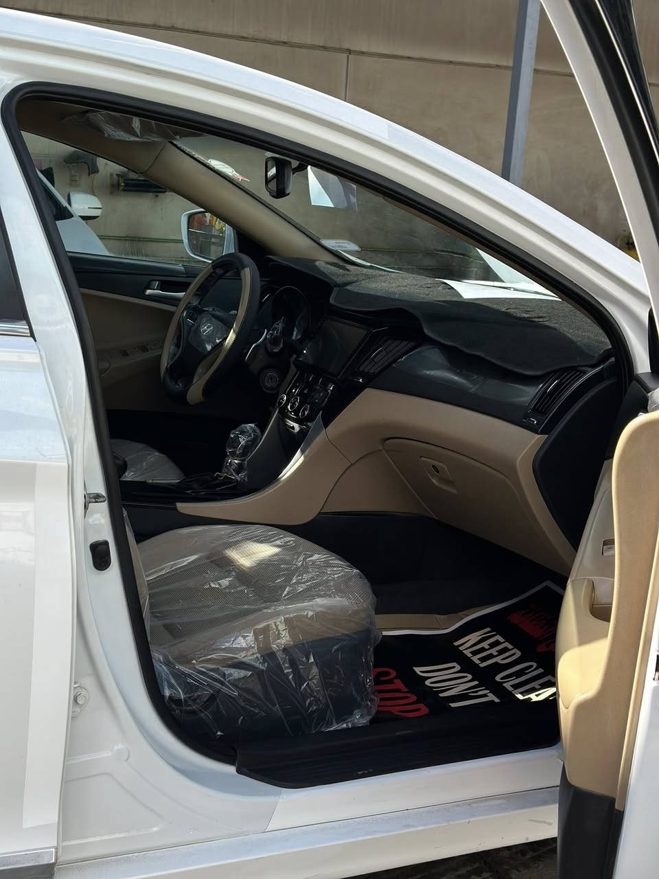 سلام عليكم ورحمة الله..هونداي سوناتا موديل 2015 خليجي السونار موفق بالمنشور..سيارة جاهزة وجديدة مناقصها برغي…السعر 130 وبيها مجال..مكان السيارة الانبار هيت..***********
