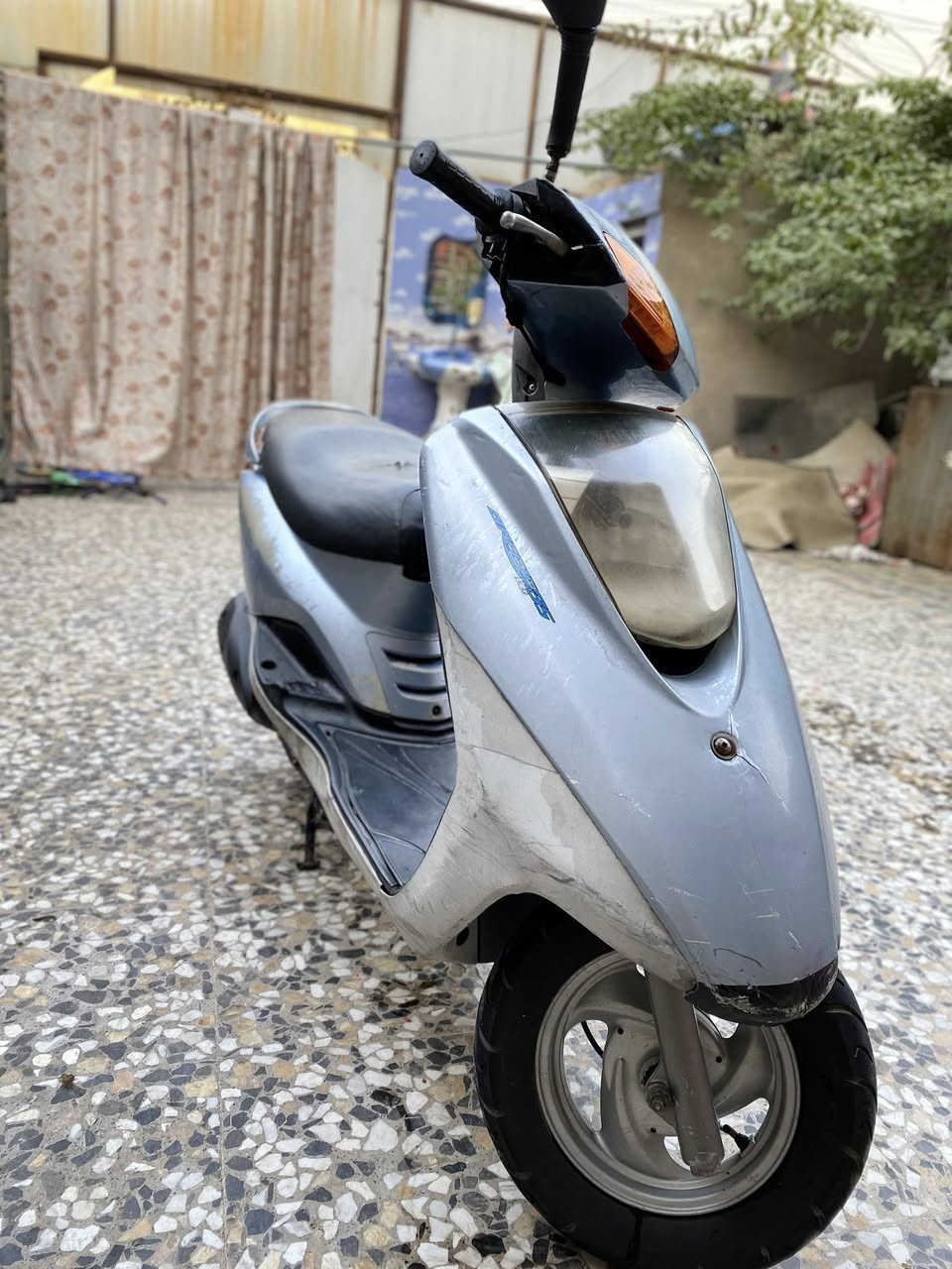 سلام عليكم دراجه بريز نضيفه نكره سلف بكل وقت مكينه مكفوله مامفتوحه ناعمه شلعه ومعدل فول كهربايات كلهن شغاله اشاير كج بانزين عنوان بغداد حيور سعر ٦٠٠ بيها مجال حك جيه مو شراي لتخابر مامتواجد فيس فقط واتساب ورقم ***********
