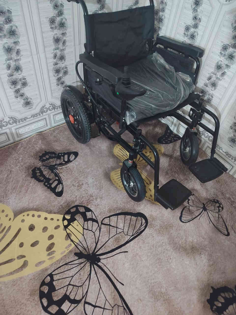 كرسي كهربائي جديد بجيس ابد ما مستخدم  لعنوان بغداد مدينه الصدر لاتصال ***********
