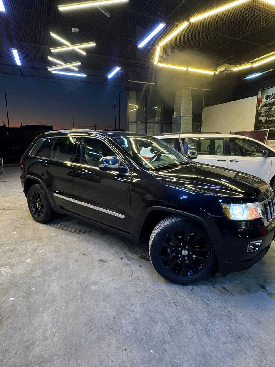 السلام عليكم جيب 2012 شيروكي للبيع بدون ماشرحلكم عليها تجي تشوف وتحكم سياره جديده بمعنى الكلمه داخله كلين بس بالعراق صارت بيها طخه خفيفه بدون ايرباك بدون دواخل 
رقم سليمانيه بأسمي 
صدر ومحرك وكير وتايرات كله بشرط 
***********
