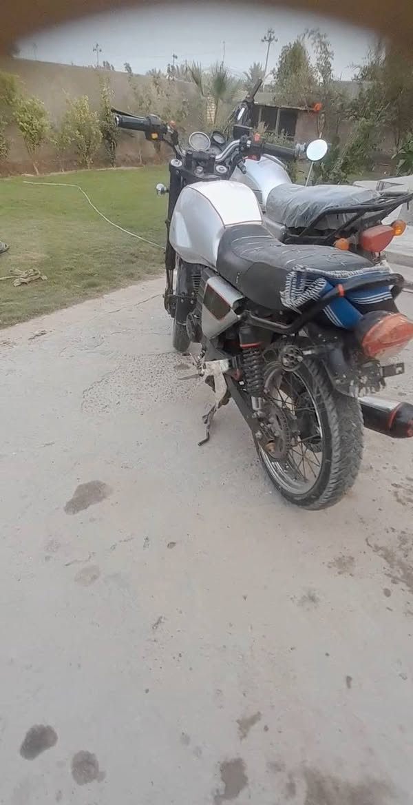 سلام عليكم دايوان لايتي موديل 20
دراجه هاي كدامكك  شوفت عينك مكينه مامفتوحه بس محرك مصبوغ مشخط اوراق مكاني بابل مسيب سعرهااا 750وبيه مجال بسيط ***********
