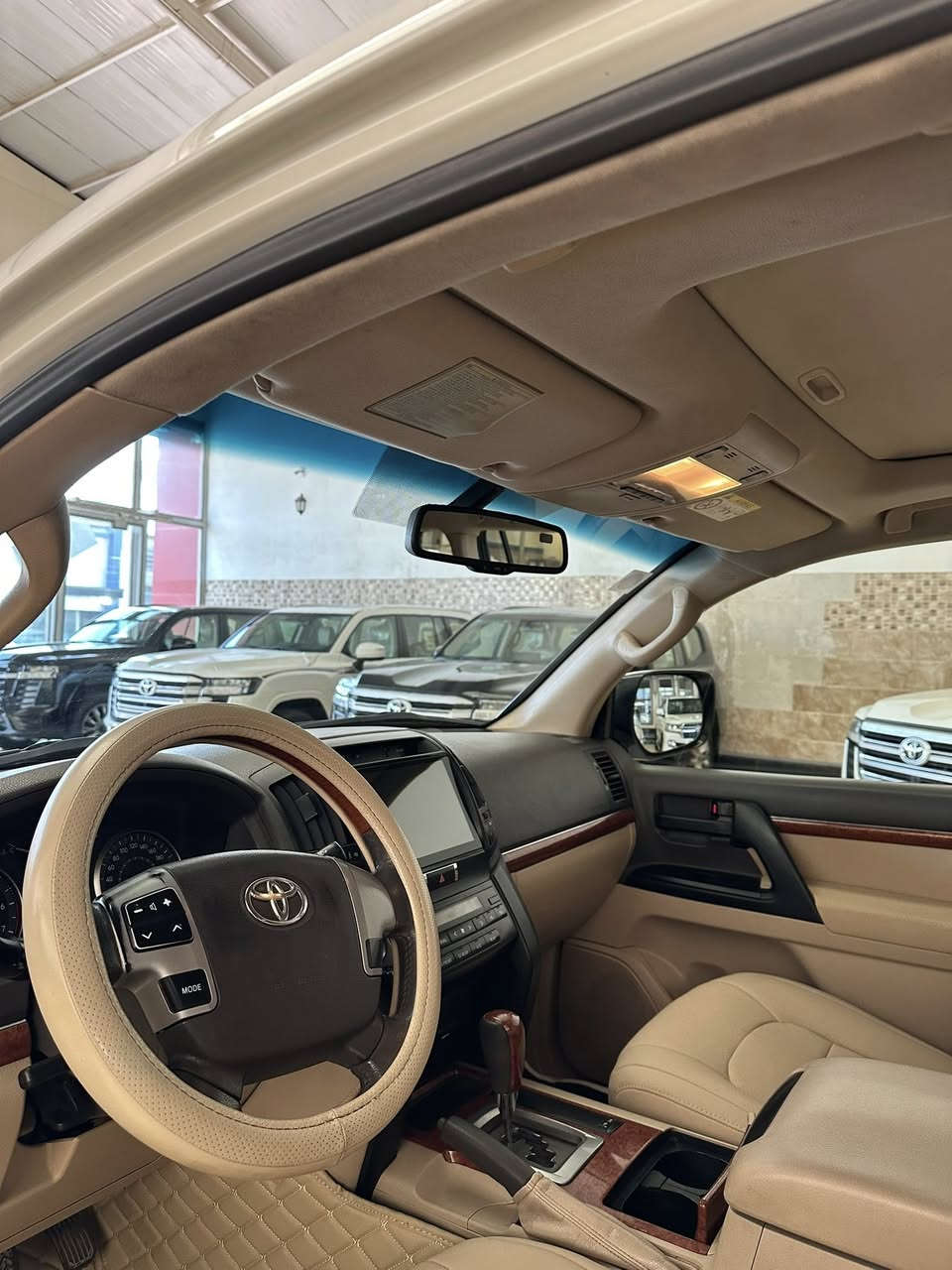 سلام عليكم
نوع : المركبة تويوتا لاندكروز 
اللون : ابيض عداد الكيلومتر : 500ماشية 
حجم : المحرك : V6 
الموديل 2015  المواصفات فطيم اربع كامرات لد بدعامية بصمتين بوب 7 راكب : 
الملاحضات دعامية لورة نصها صبغ وشفقه القماره مصبوغه والباقي رصعات خدوش شخوط بسيطة السعر بلاش :  العنوان بغداد الاستفسار اكثر اتصال 📱 ***********
