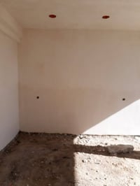 عامل جص • عاطل عن العمل