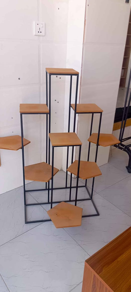 هەموو کەلوپەلەکان  زۆر تازەن و لۆکن ، هەروەها بە نرخێکی گونجاو ، ناونیشان :- سلێمانی ، ڕاپەڕین 
ژ.م :- *********** السليمانية, العراق
