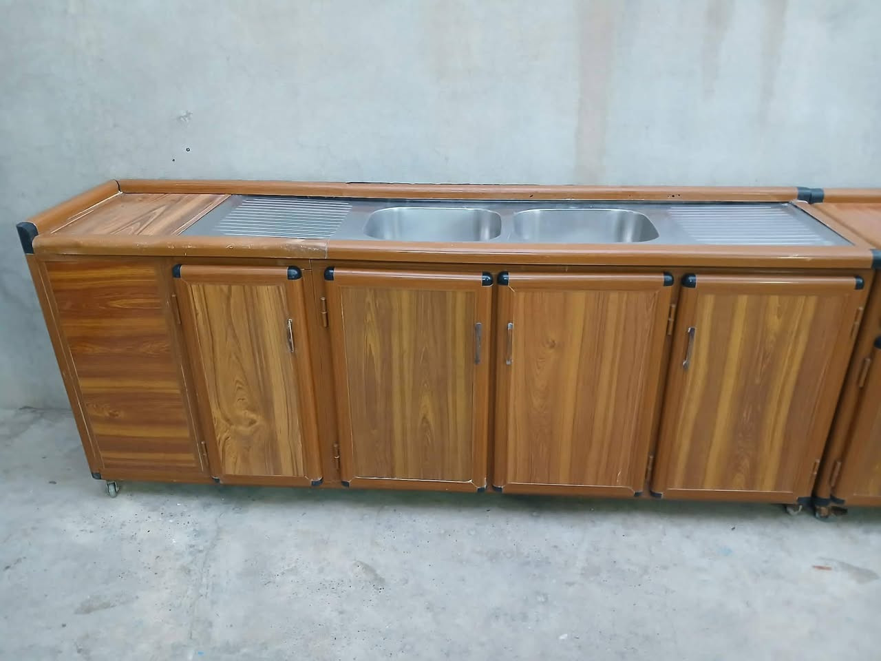 كاونتر وسنكي نظيفه السعر على الخاص او اتصال على رقم ***********
