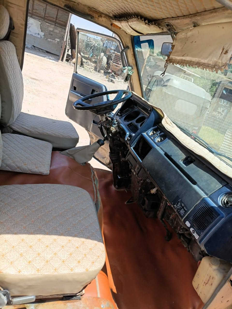 سلام عليكم تيوتا موديل ٩١
رقم ديالى نكليزي بسمنا 

كير مكينة شاصي مكفول 

مكان بغداد المعامل شارع السياحي 

السعر ٧٥  وبيها مجال للاستفسار  ***********
